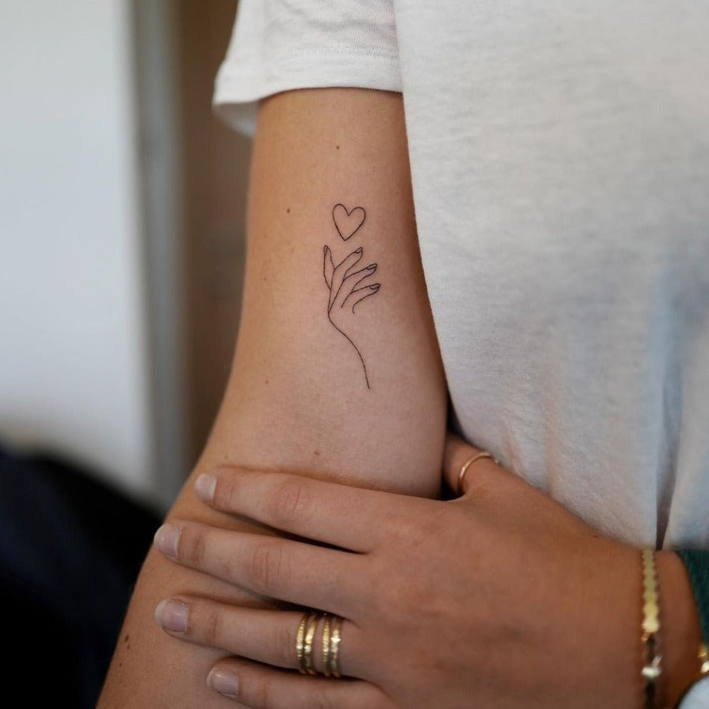 Hand mit Herz Tattoo - Henna Tattoo Schweiz
