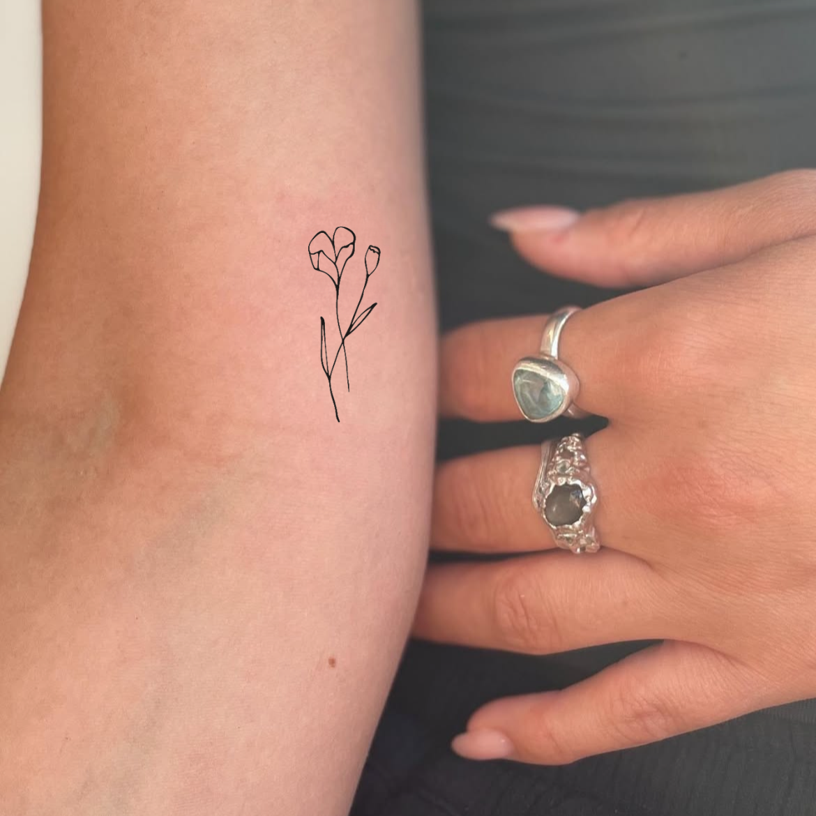 Blumen Fineline Tattoo