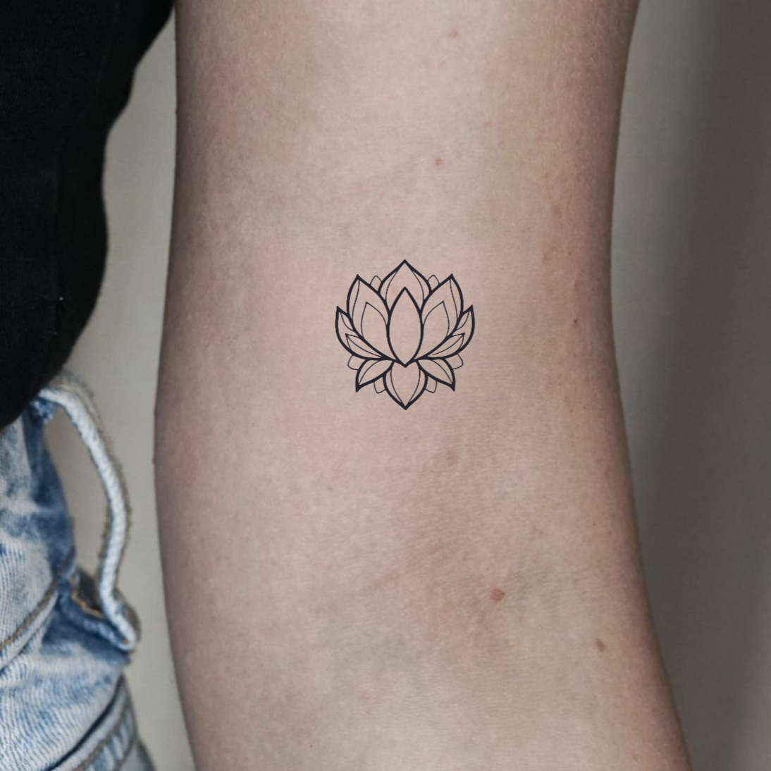 Lotus Blume Tattoo - Henna Tattoo Schweiz