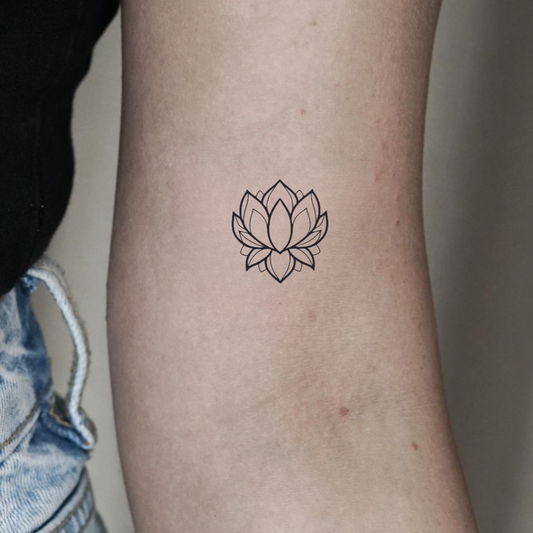 Lotus Blume Tattoo - Henna Tattoo Schweiz