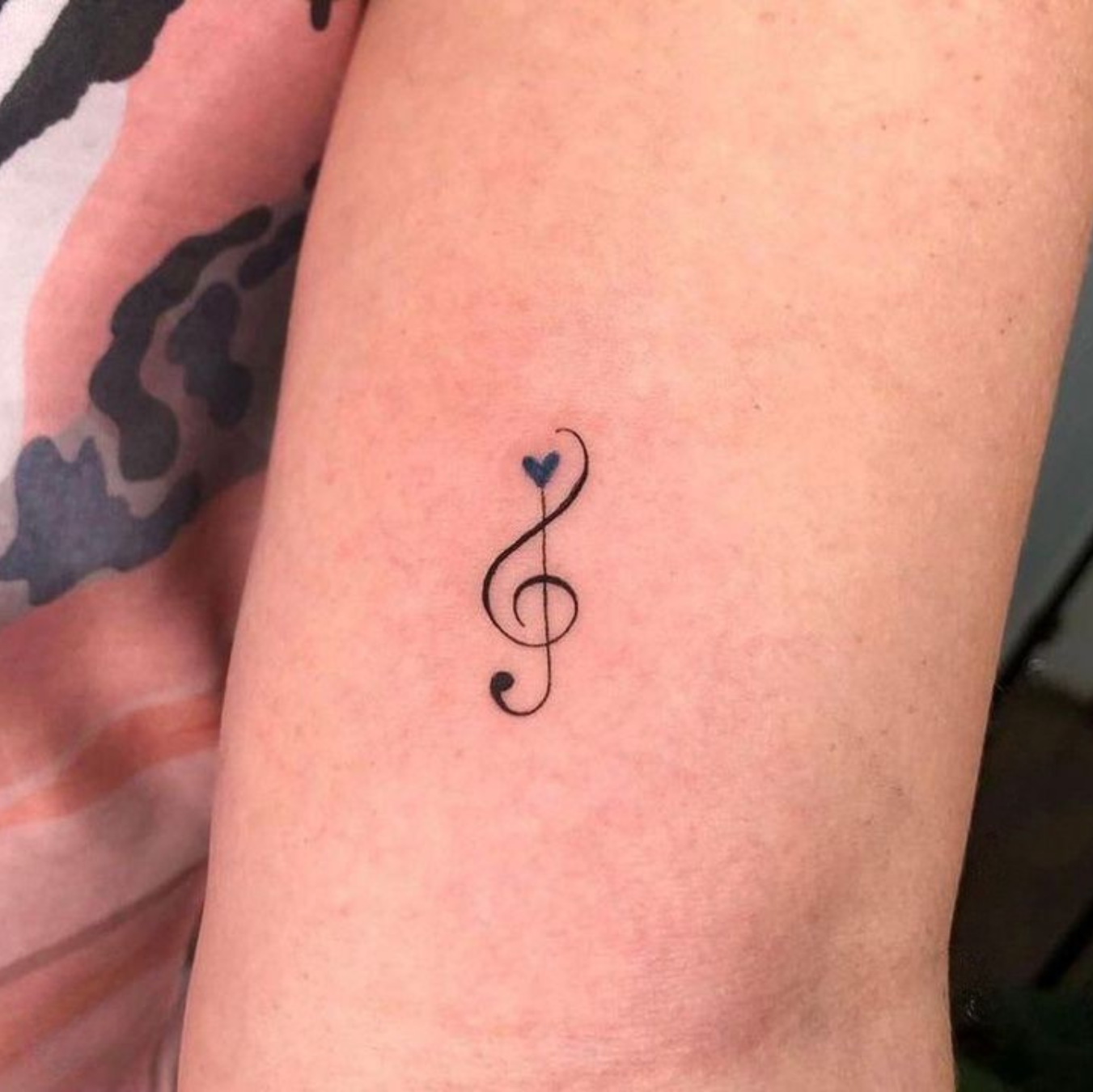 Musik & Herz Notenschlüssel Tattoo