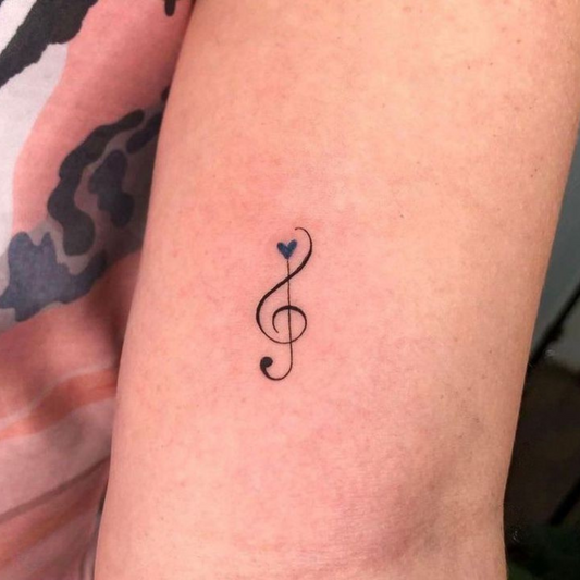 Musik & Herz Notenschlüssel Tattoo